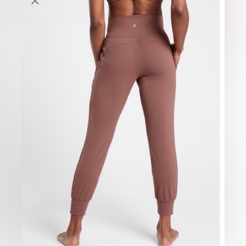 Athleta Salutation Jogger Pants Powervita LT 600
